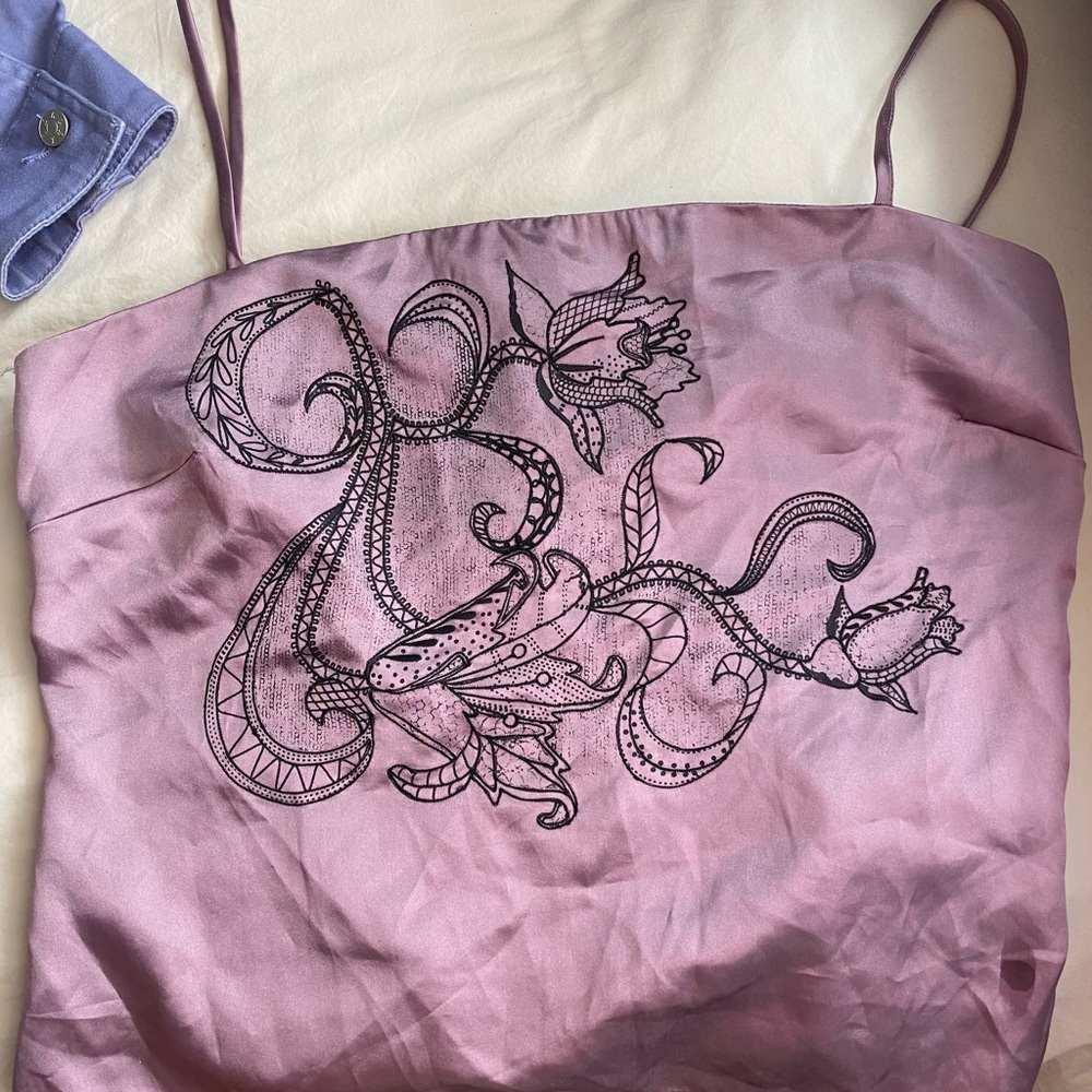 Parallel purple top! Cute rose design
